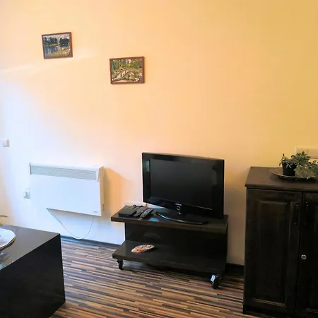 Warm Evenings And Free Bottle Of Wine In Perun Daire *