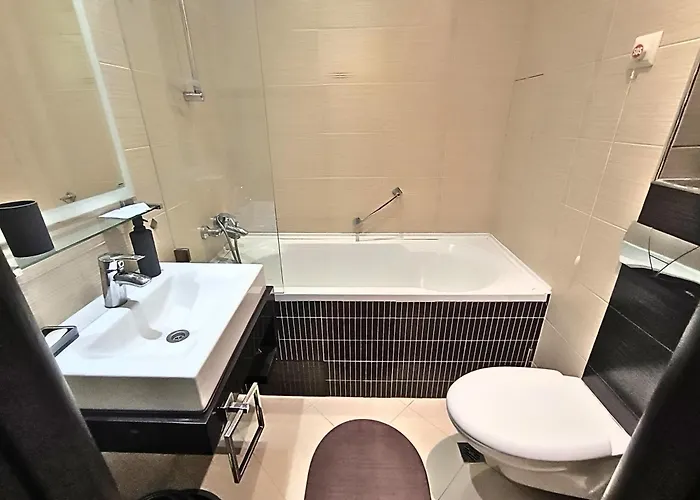 Warm Evenings And Free Bottle Of Wine In Perun Daire Bansko